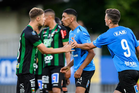Varbergs Oliver Alfonsi och Halmstads Amir Al-Ammari i bråk