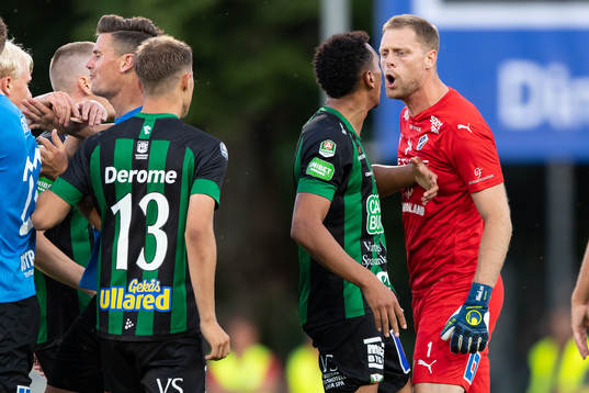 Halmstads målvakt Malkolm Nilsson Säfqvist i bråk med