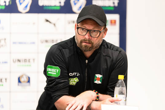 Varbergs tränare Joakim Persson på presskonferensen