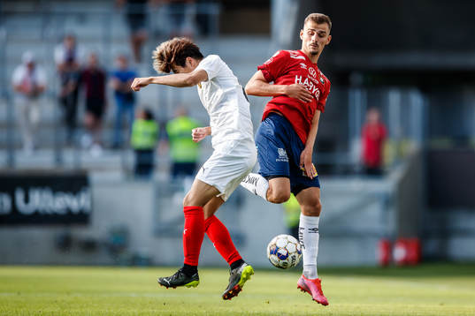 Vasalunds Yasuoka Takuto och Örgrytes Ajdin Zeljkovic