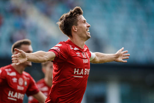 Örgrytes Daniel Paulson jublar