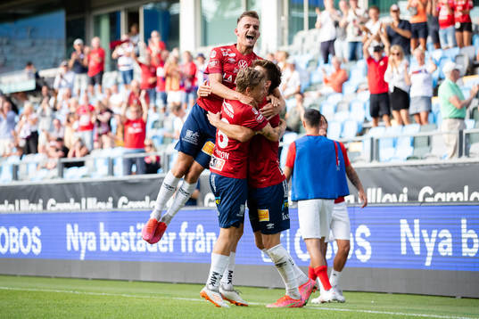 Örgrytes Daniel Paulson jublar med Anton Andreasson och
