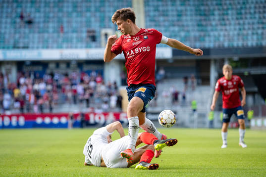 Vasalunds Yasuoka Takuto glidtacklar Örgrytes Daniel