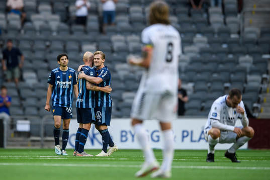 Djurgårdens Magnus Eriksson och Hampus Finndell jublar