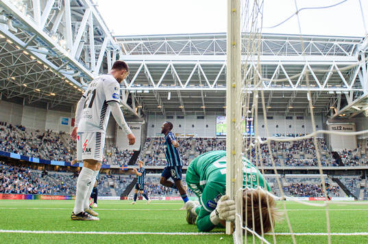 Djurgårdens Emmanuel Banda jublar