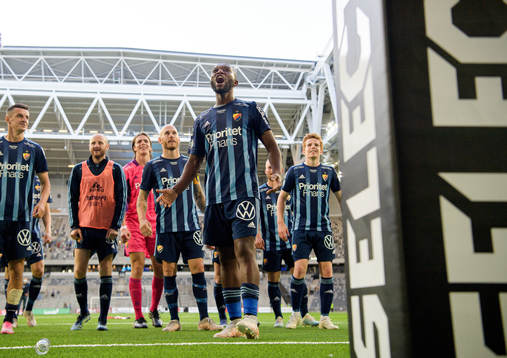 Djurgårdens Emmanuel Banda  jublar