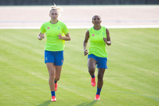 Fridolina Rolfö and Madelen Janogy of the Swedish national
