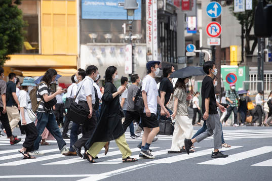 People crossing the ”Scramble Crossing”