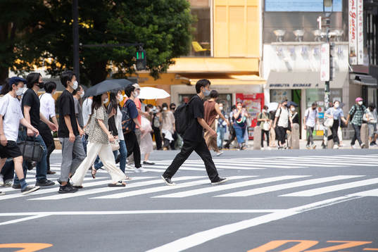People crossing the ”Scramble Crossing”