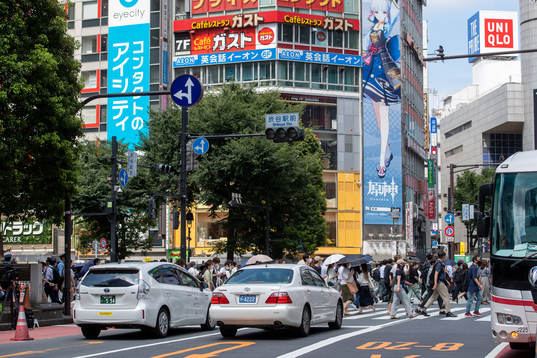 People crossing the ”Scramble Crossing”