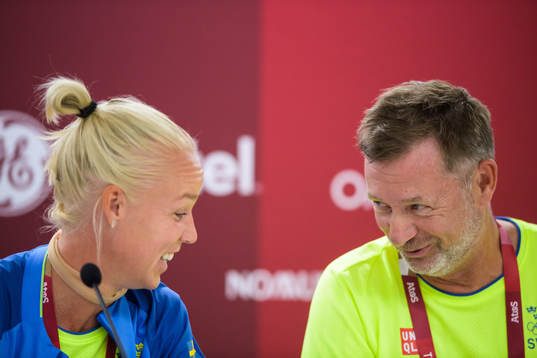 Caroline Seger and head coach Peter Gerhardsson of the