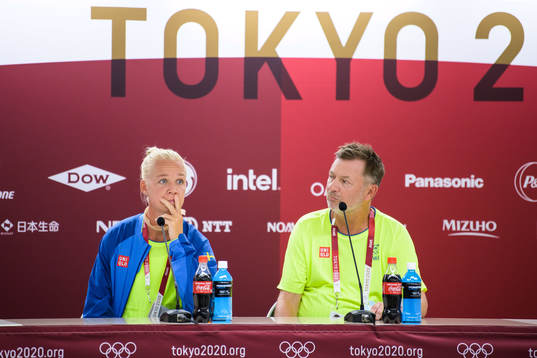Caroline Seger and head coach Peter Gerhardsson of the