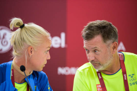 Caroline Seger and head coach Peter Gerhardsson of the