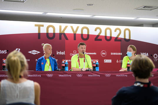 Caroline Seger, head coach Peter Gerhardsson and press
