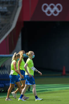 Hanna Glas, Fridolina Rolfö and Hedvig Lindahl of the