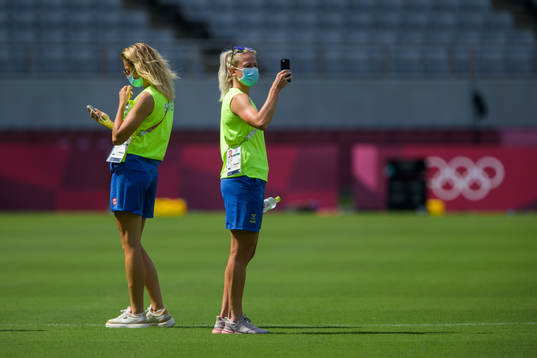 Fridolina Rolfö and Hanna Glas of the Swedish national