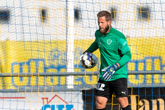 Jönköpings målvakt Frank Pettersson före