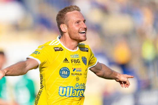 Falkenbergs Tobias Englund jublar