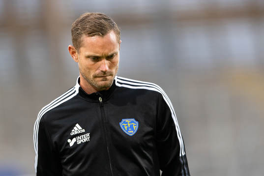Falkenbergs tränare Tobias Tuvesson deppar