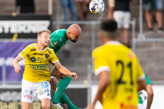 Falkenbergs Tobias Englund och Jönköpings Perparim Beqaj