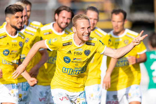Falkenbergs Tobias Englund jublar