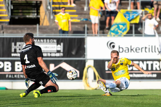 Falkenbergs Tobias Englund gör 1-0