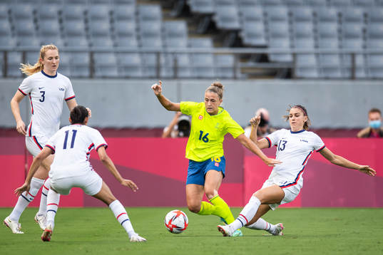 Filippa Angeldahl of Sweden and Alex Morgan of USA
