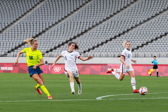 Fridolina Rolfö of Sweden against Kelley O´Hara and Abby