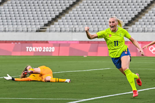 Stina Blackstenius of Sweden celebrate the 1-0 goal