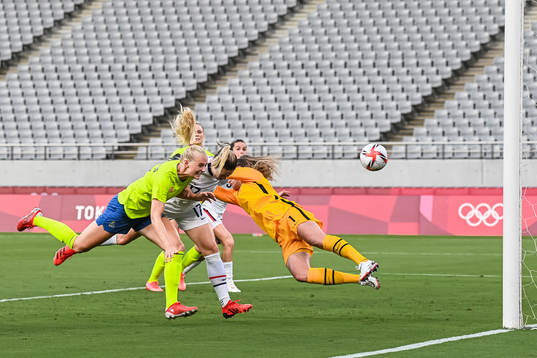 Stina Blackstenius of Sweden scores the 1-0 goal