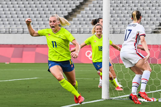 Stina Blackstenius of Sweden celebrate the 1-0 goal