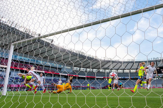 Stina Blackstenius of Sweden scores 1-0