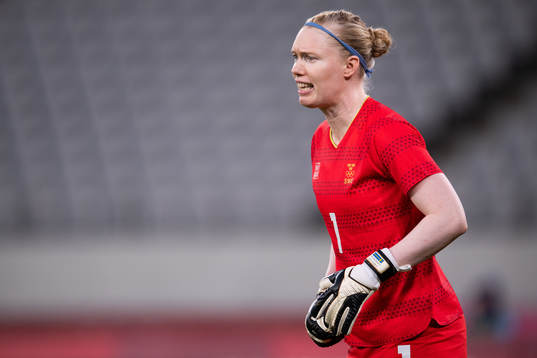 Hedvig Lindahl of Sweden