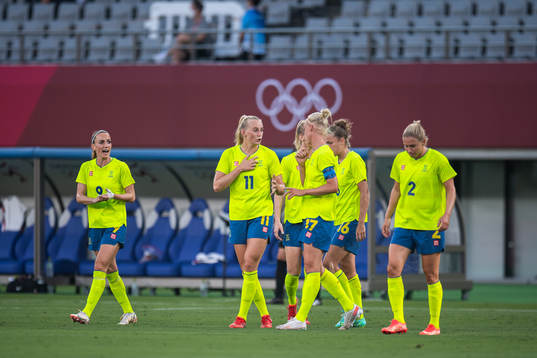 Kosovare Asllani, Stina Blackstenius, Caroline Seger and