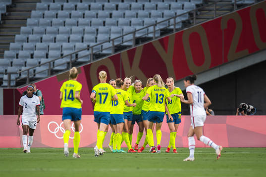 Stina Blackstenius of Sweden celebrate with teammates