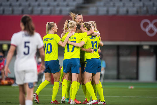 Stina Blackstenius of Sweden celebrate with teammates
