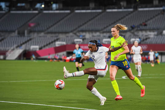 Crystal Dunn of USA and Fridolina Rolfö of Sweden