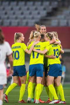 Stina Blackstenius of Sweden celebrate with teammates