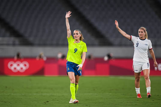 Kosovare Asllani of Sweden and Lindsey Horan of USA