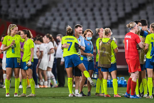 Peter Gerhardsson, head coach celebrate with Madelen Janogy