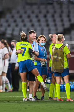 Peter Gerhardsson, head coach celebrate with Madelen Janogy