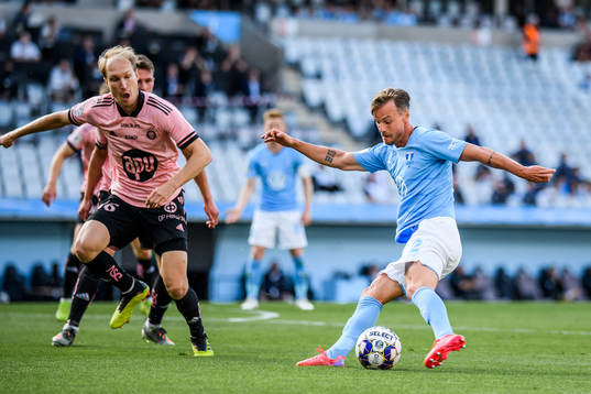 Valtteri Moren of Helsingfors and Eric Larsson of Malmö FF