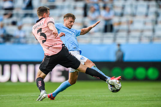 Janne Saksela of Helsingfors and Eric Larsson of Malmö FF