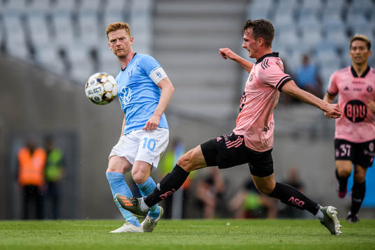 Anders Christiansen of Malmö FF and Atomu Tanaka of