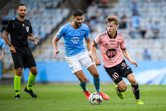 Antonio Colak of Malmö FF and Lucas Lingman of Helsingfors