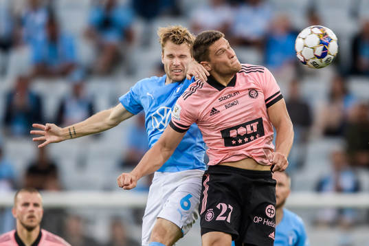 Oscar Lewicki of Malmö FF and Filip Valencic of Helsingfors