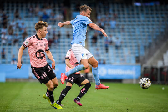 Lucas Lingman of Helsingfors and Eric Larsson of Malmö FF