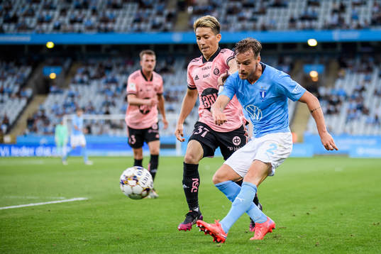 Atomu Tanaka of Helsingfors and Eric Larsson of Malmö FF