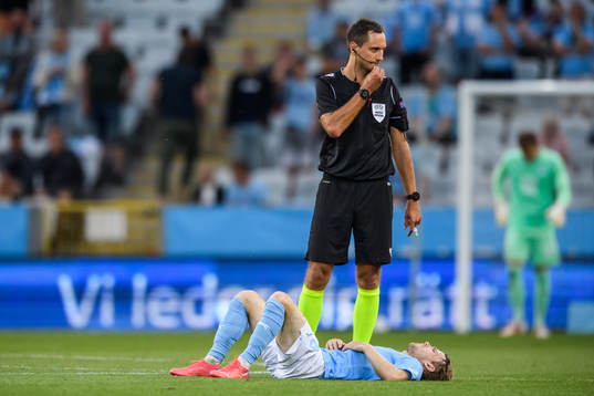 Oscar Lewicki of Malmö FF is injured