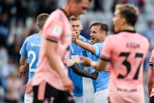 Bläddra bland fler bilder av Football, UEFA Champions League, Qualification, Malmö FF - HJK Helsinki